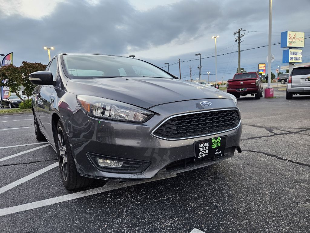 Photo 2 of this FORD FOCUS