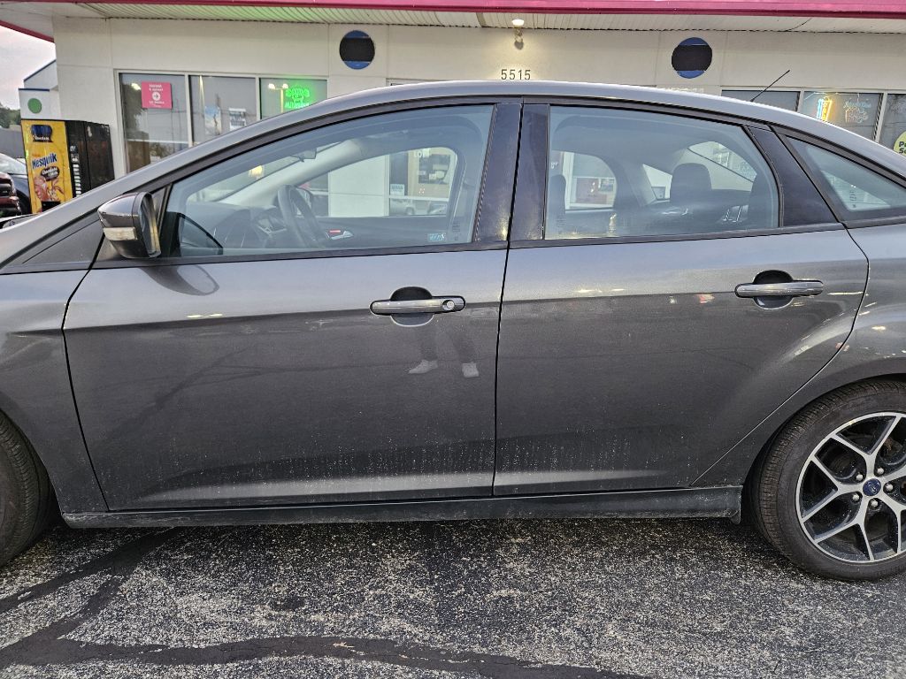 Photo 35 of this FORD FOCUS
