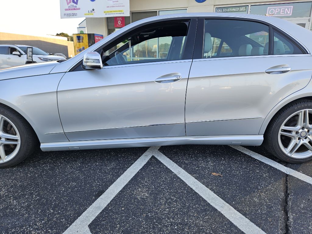 Photo 33 of this MERCEDES-BENZ E-CLASS