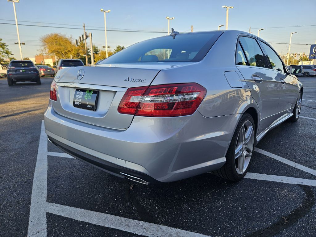 Photo 43 of this MERCEDES-BENZ E-CLASS
