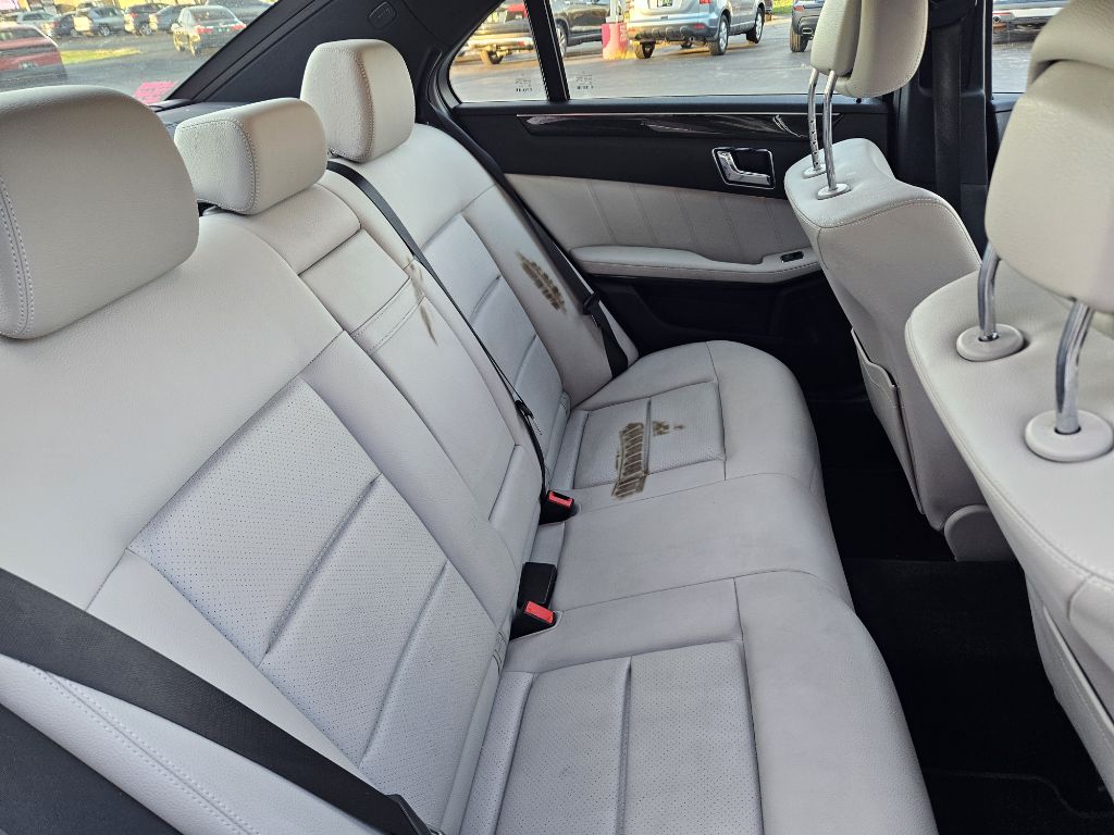 Photo 8 of this MERCEDES-BENZ E-CLASS