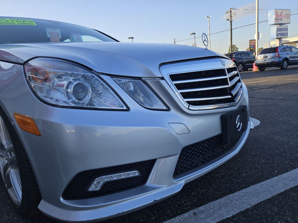 Photo 62 of this MERCEDES-BENZ E-CLASS