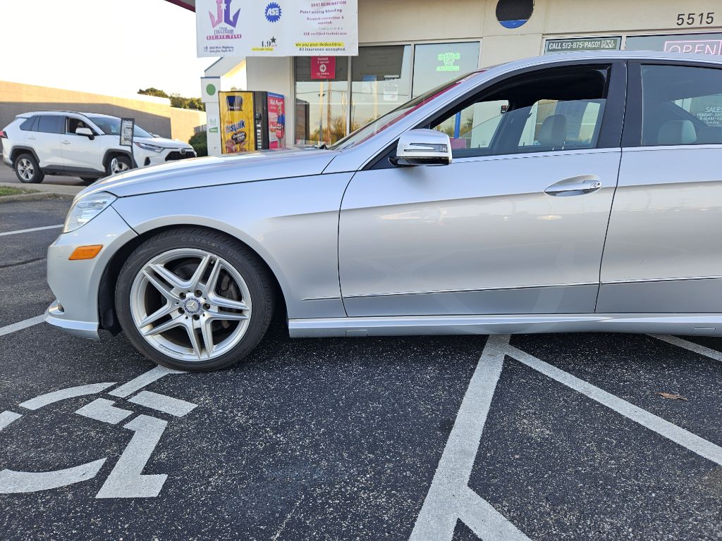 Photo 36 of this MERCEDES-BENZ E-CLASS