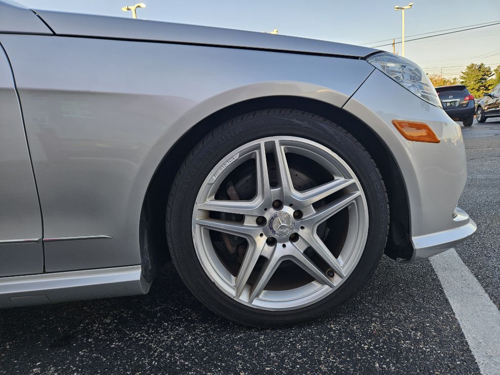 Photo 54 of this MERCEDES-BENZ E-CLASS
