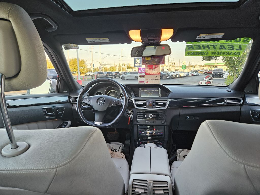 Photo 7 of this MERCEDES-BENZ E-CLASS