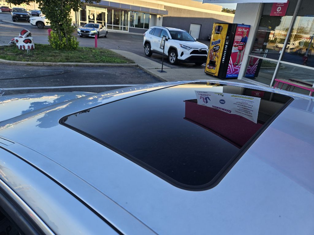 Photo 46 of this MERCEDES-BENZ E-CLASS