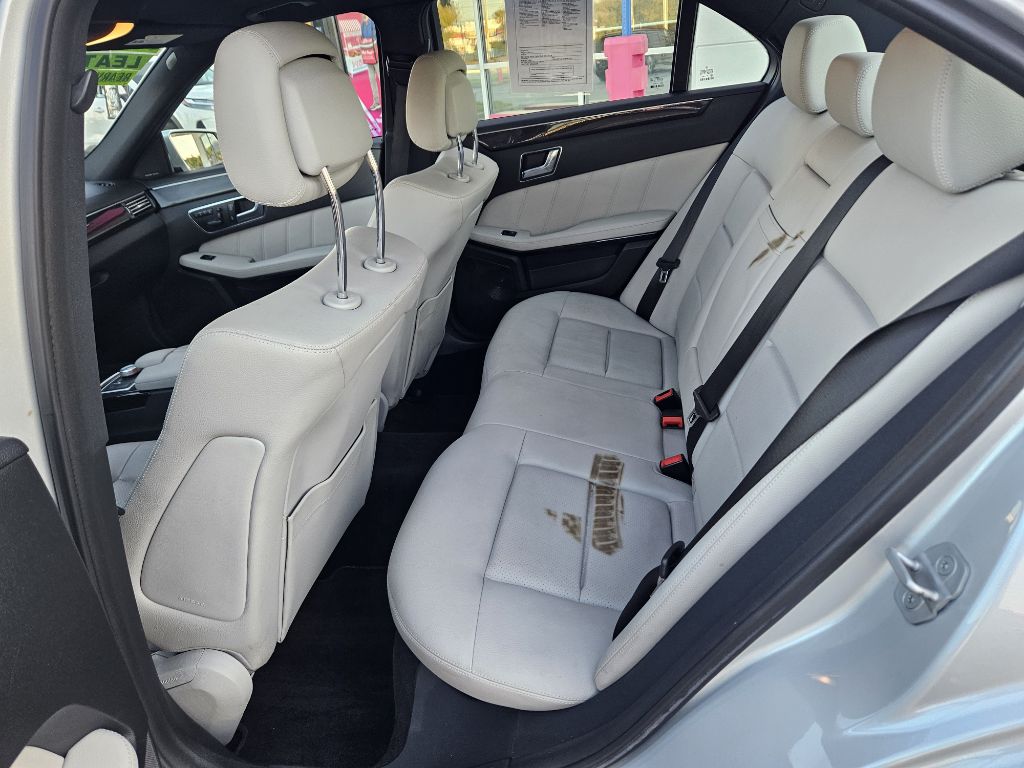 Photo 23 of this MERCEDES-BENZ E-CLASS