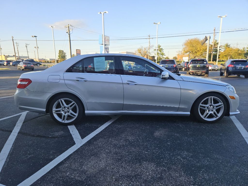 Photo 57 of this MERCEDES-BENZ E-CLASS