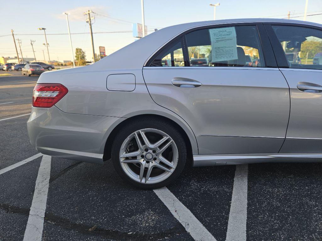 Photo 58 of this MERCEDES-BENZ E-CLASS