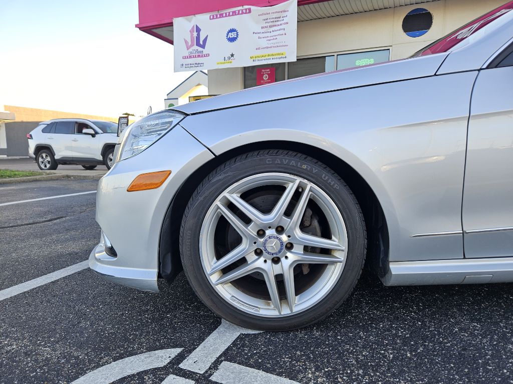 Photo 31 of this MERCEDES-BENZ E-CLASS