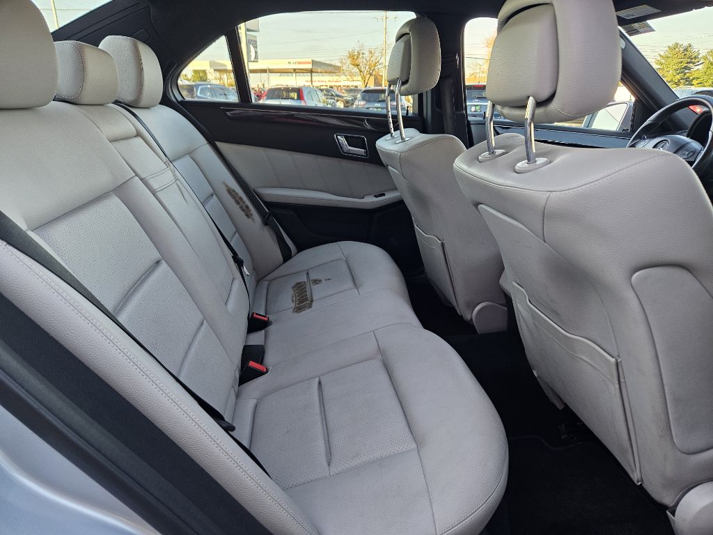 Photo 52 of this MERCEDES-BENZ E-CLASS