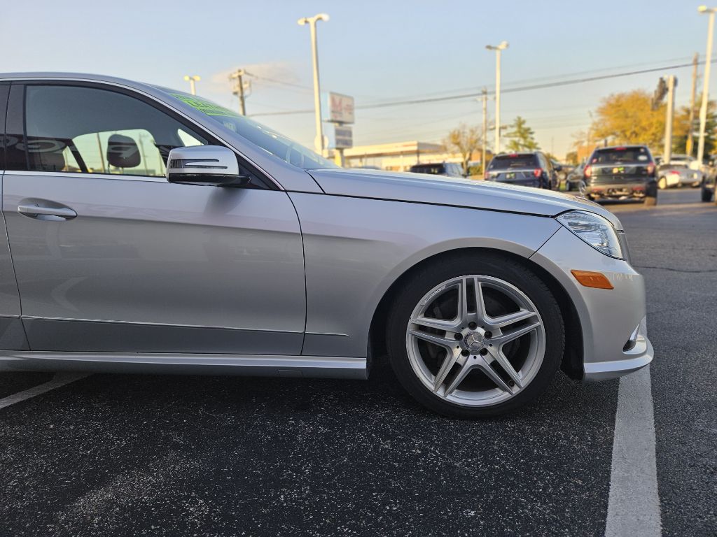 Photo 60 of this MERCEDES-BENZ E-CLASS
