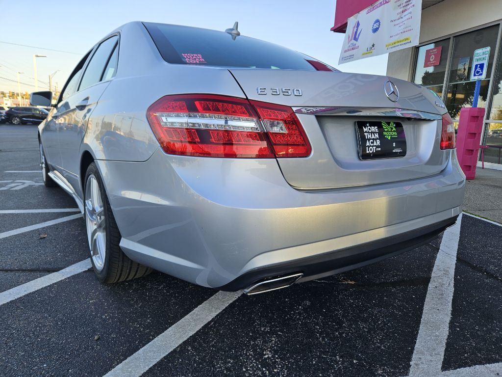 Photo 44 of this MERCEDES-BENZ E-CLASS
