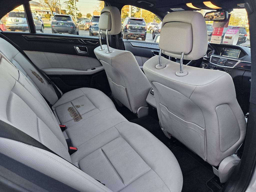 Photo 11 of this MERCEDES-BENZ E-CLASS