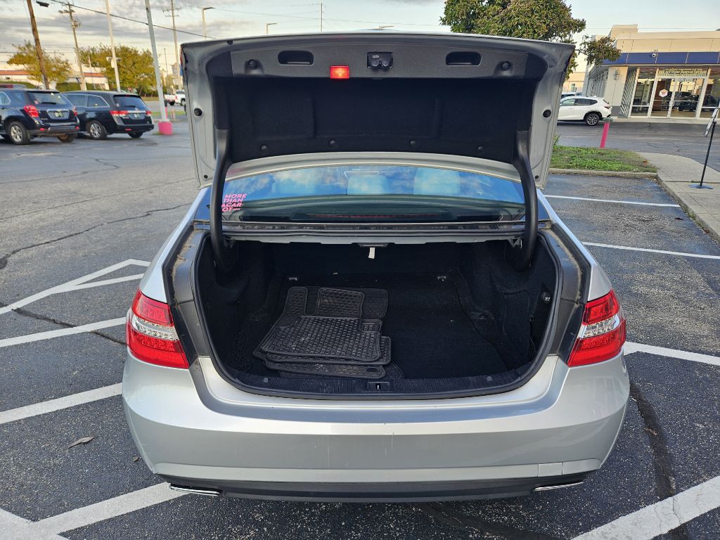 Photo 6 of this MERCEDES-BENZ E-CLASS