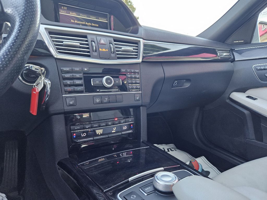 Photo 20 of this MERCEDES-BENZ E-CLASS