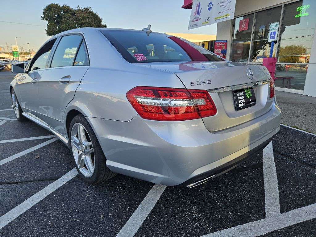 Photo 29 of this MERCEDES-BENZ E-CLASS