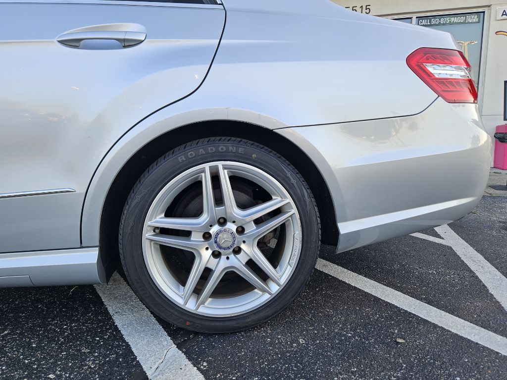 Photo 35 of this MERCEDES-BENZ E-CLASS