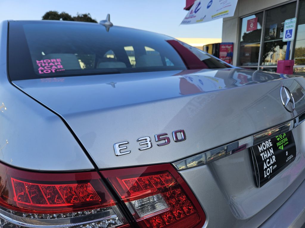 Photo 40 of this MERCEDES-BENZ E-CLASS