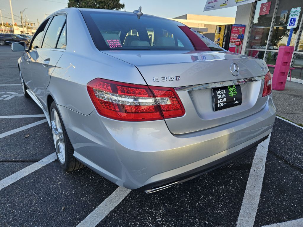 Photo 41 of this MERCEDES-BENZ E-CLASS