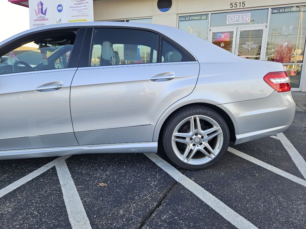 Photo 34 of this MERCEDES-BENZ E-CLASS