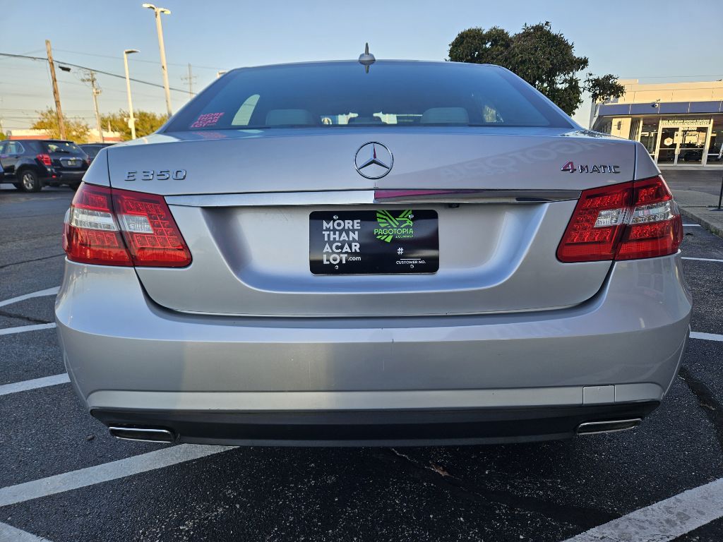 Photo 42 of this MERCEDES-BENZ E-CLASS