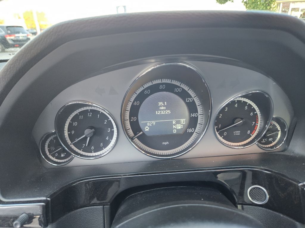Photo 3 of this MERCEDES-BENZ E-CLASS