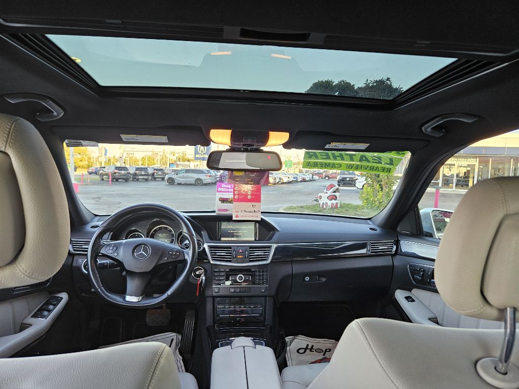 Photo 24 of this MERCEDES-BENZ E-CLASS