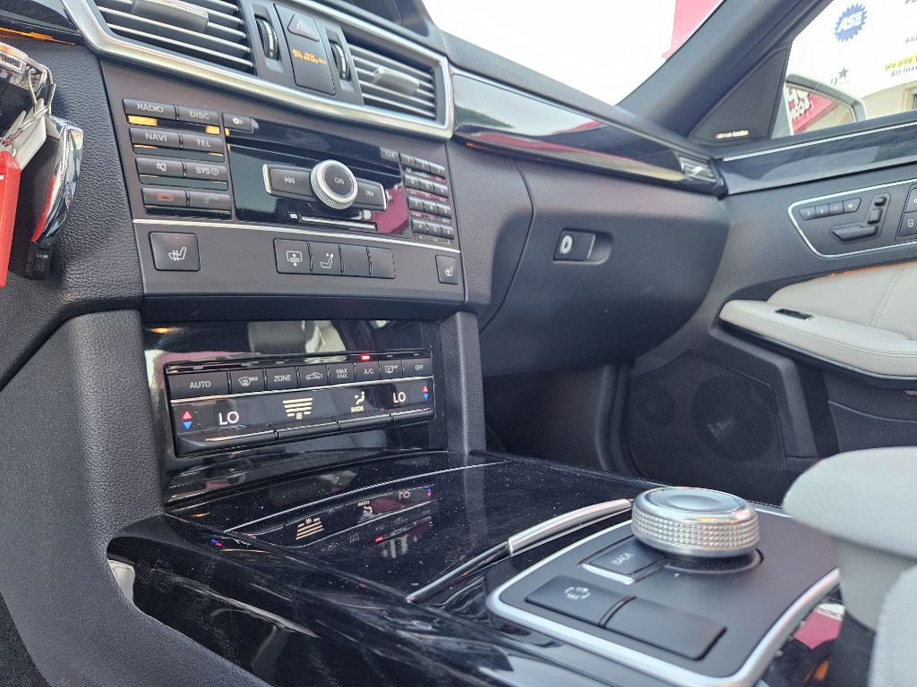Photo 17 of this MERCEDES-BENZ E-CLASS