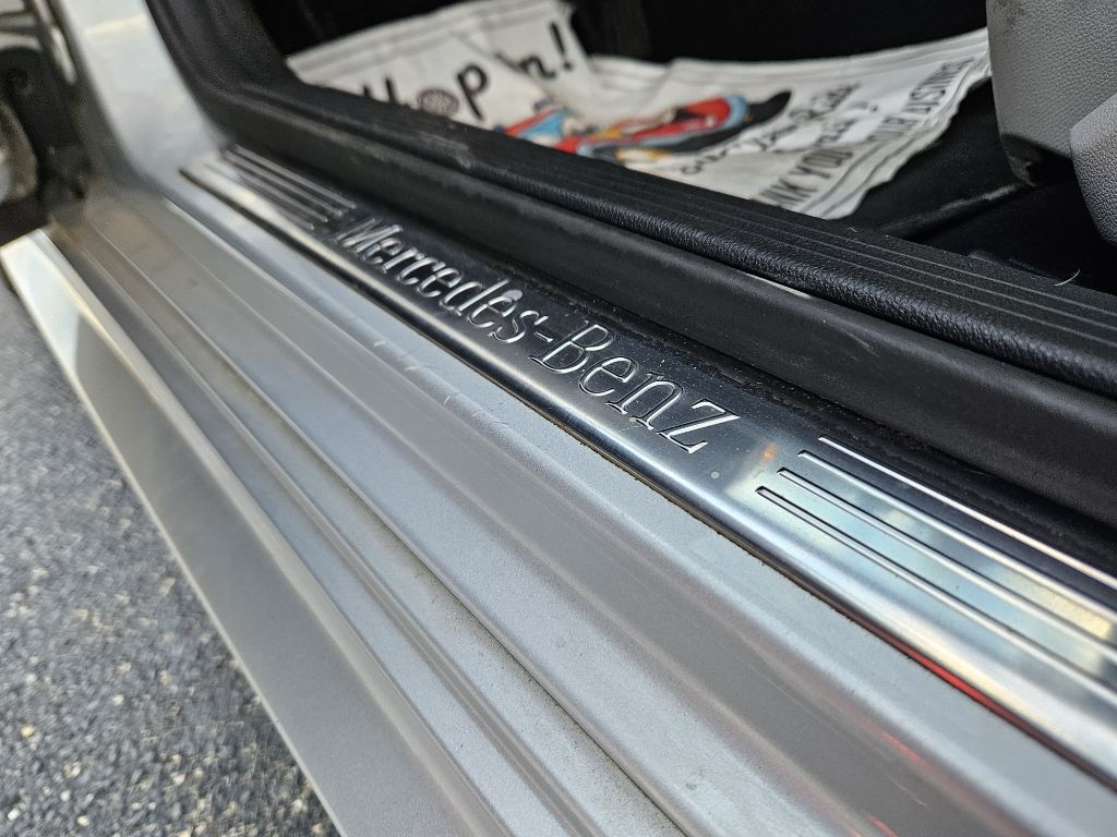 Photo 2 of this MERCEDES-BENZ E-CLASS