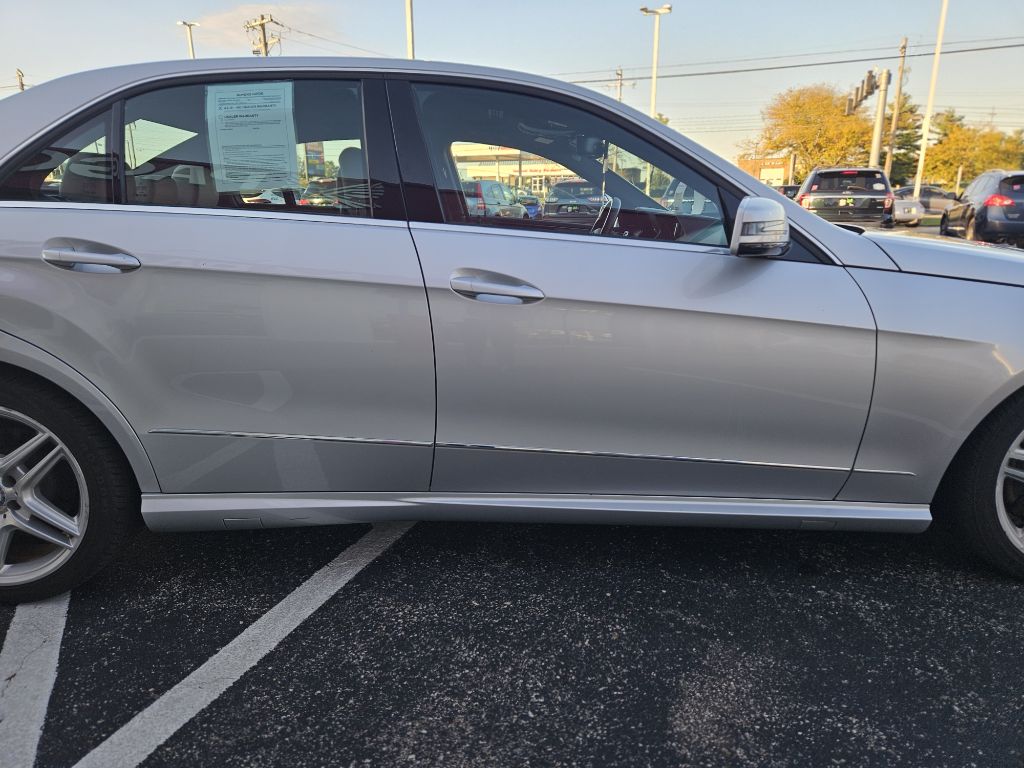 Photo 59 of this MERCEDES-BENZ E-CLASS
