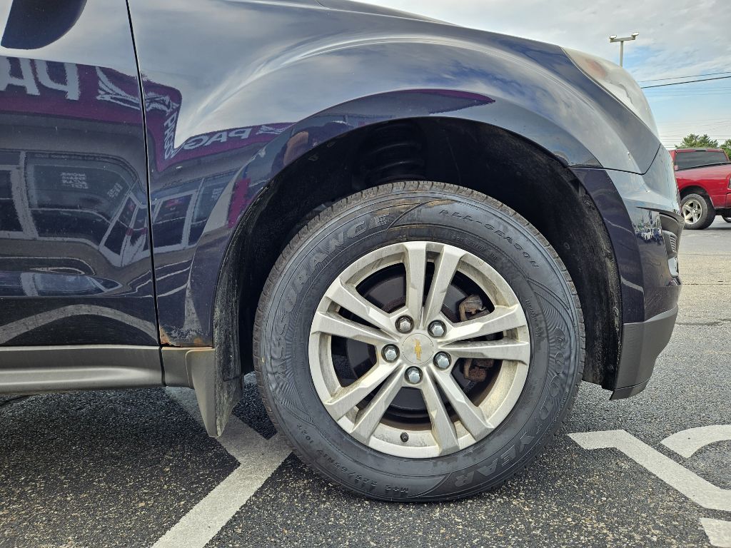 Photo 12 of this CHEVROLET EQUINOX
