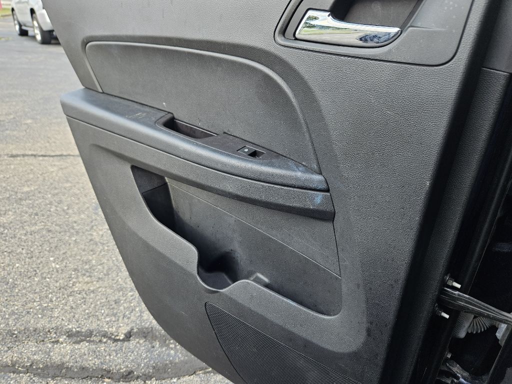 Photo 34 of this CHEVROLET EQUINOX
