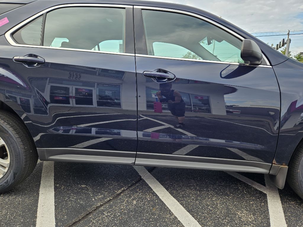 Photo 8 of this CHEVROLET EQUINOX
