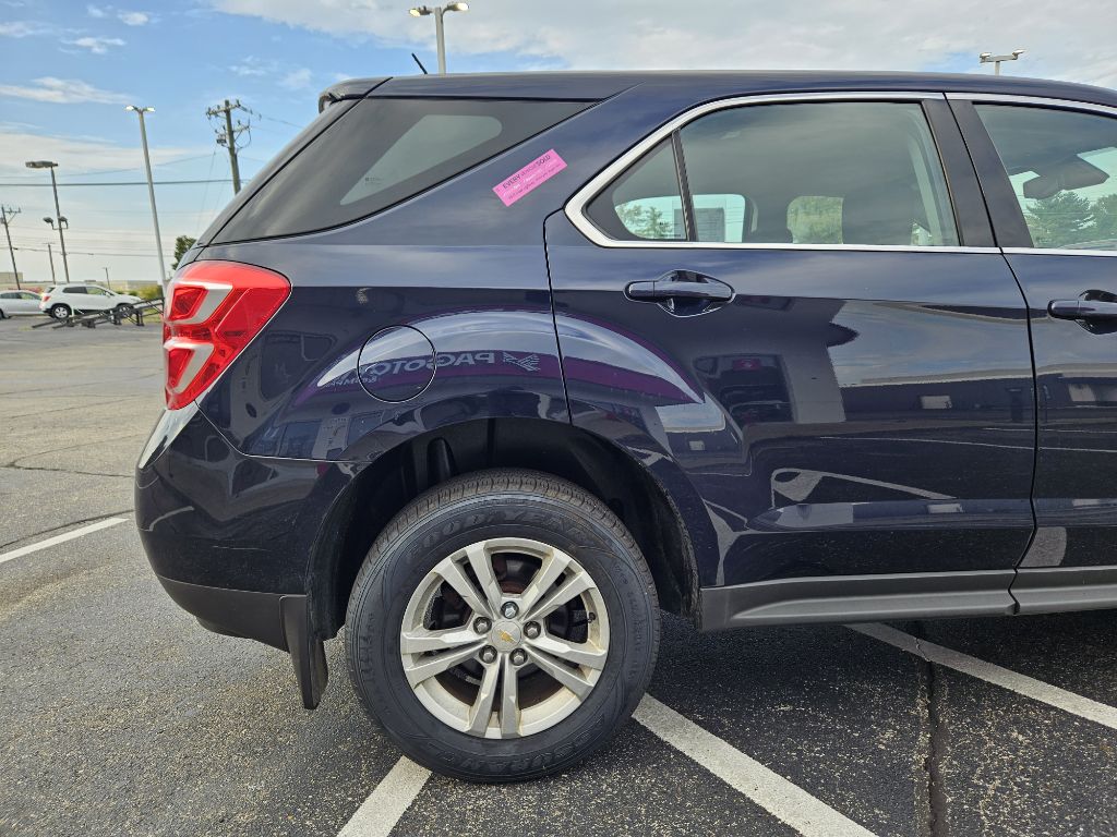 Photo 7 of this CHEVROLET EQUINOX