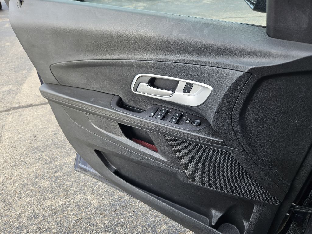Photo 28 of this CHEVROLET EQUINOX