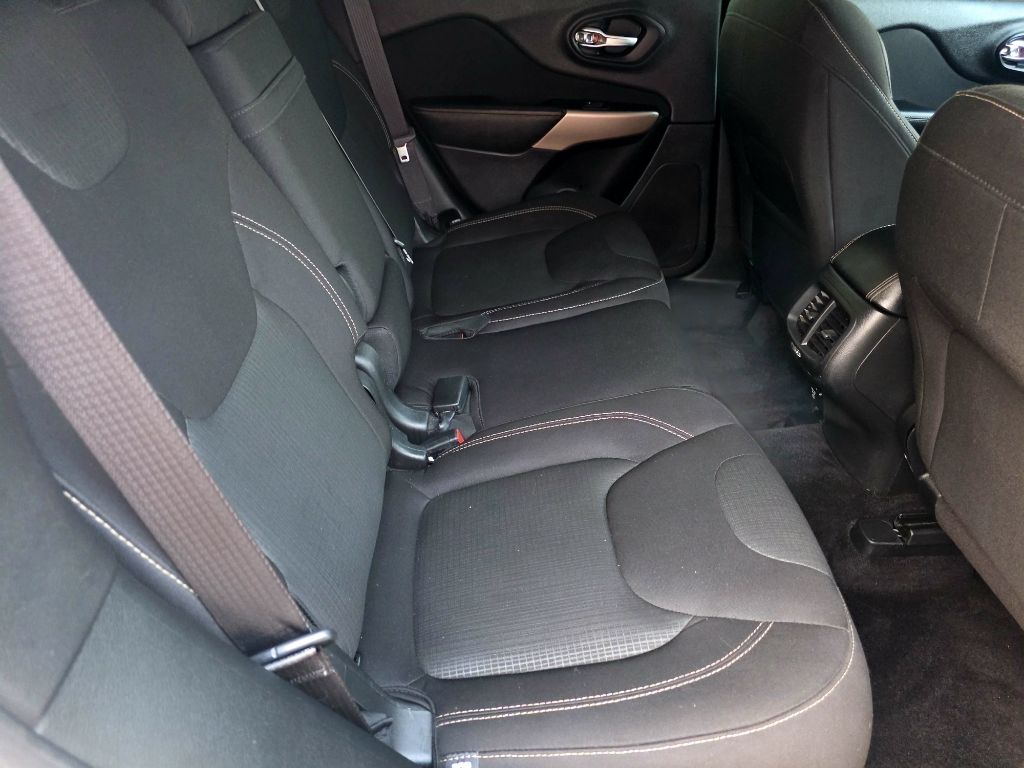Photo 46 of this JEEP CHEROKEE