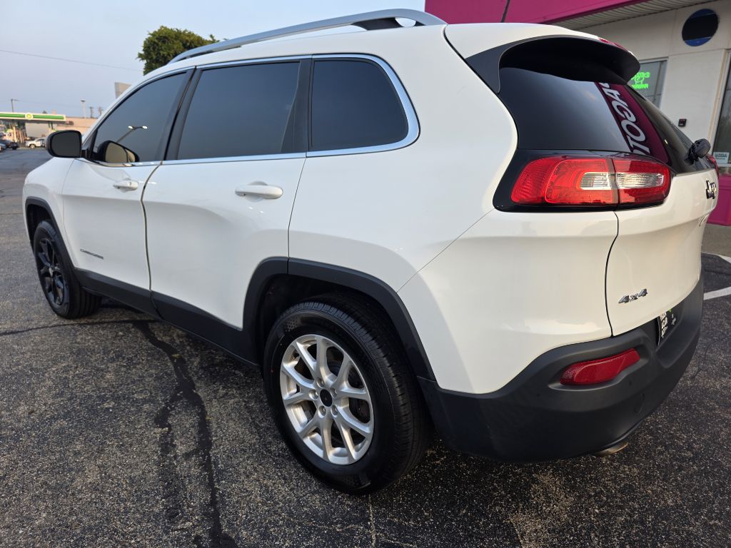 Photo 15 of this JEEP CHEROKEE