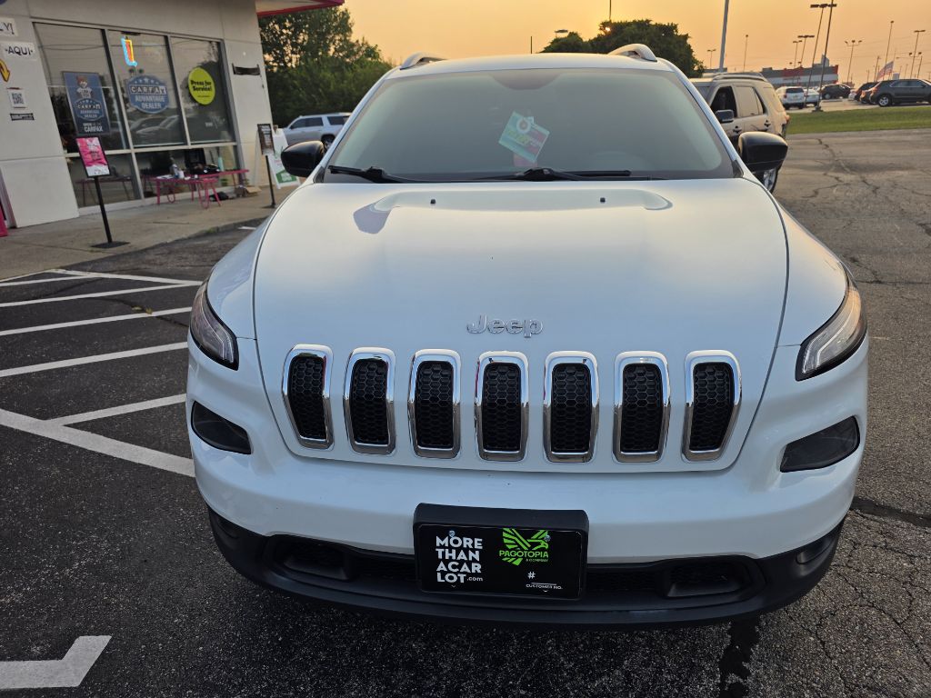 Photo 3 of this JEEP CHEROKEE