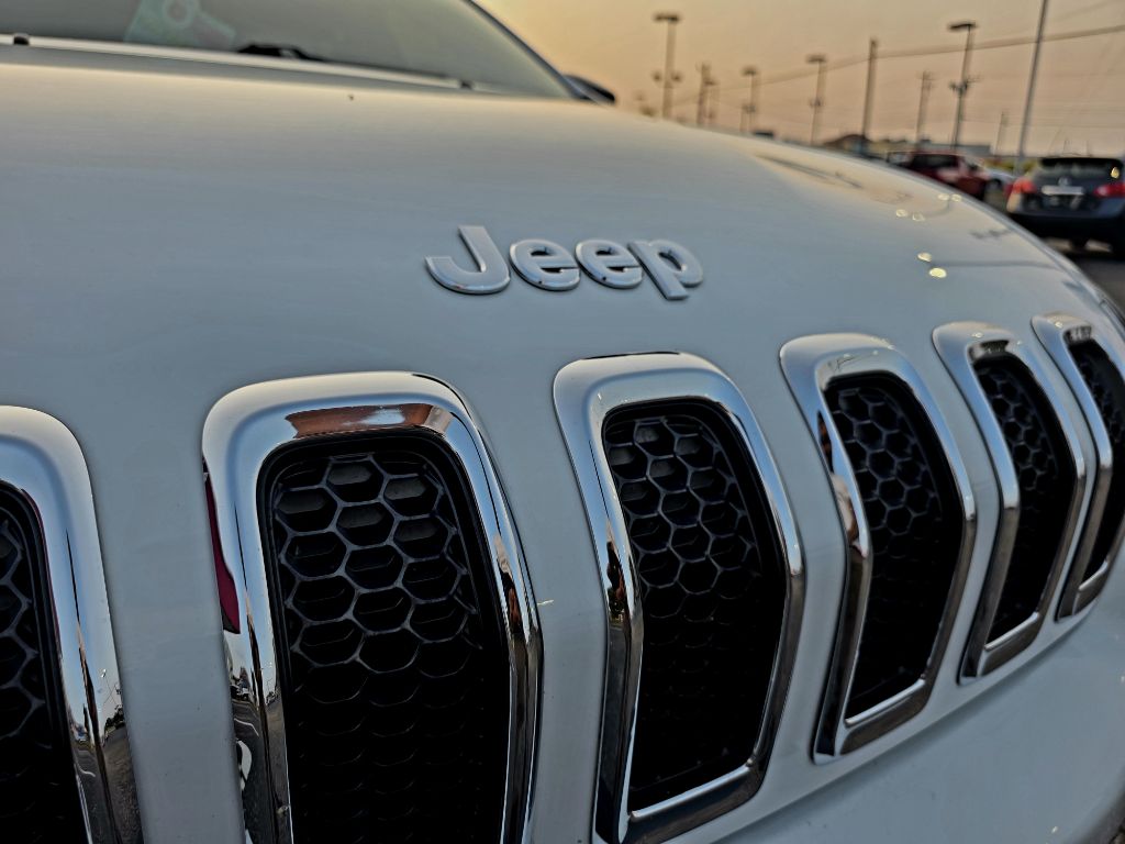 Photo 5 of this JEEP CHEROKEE