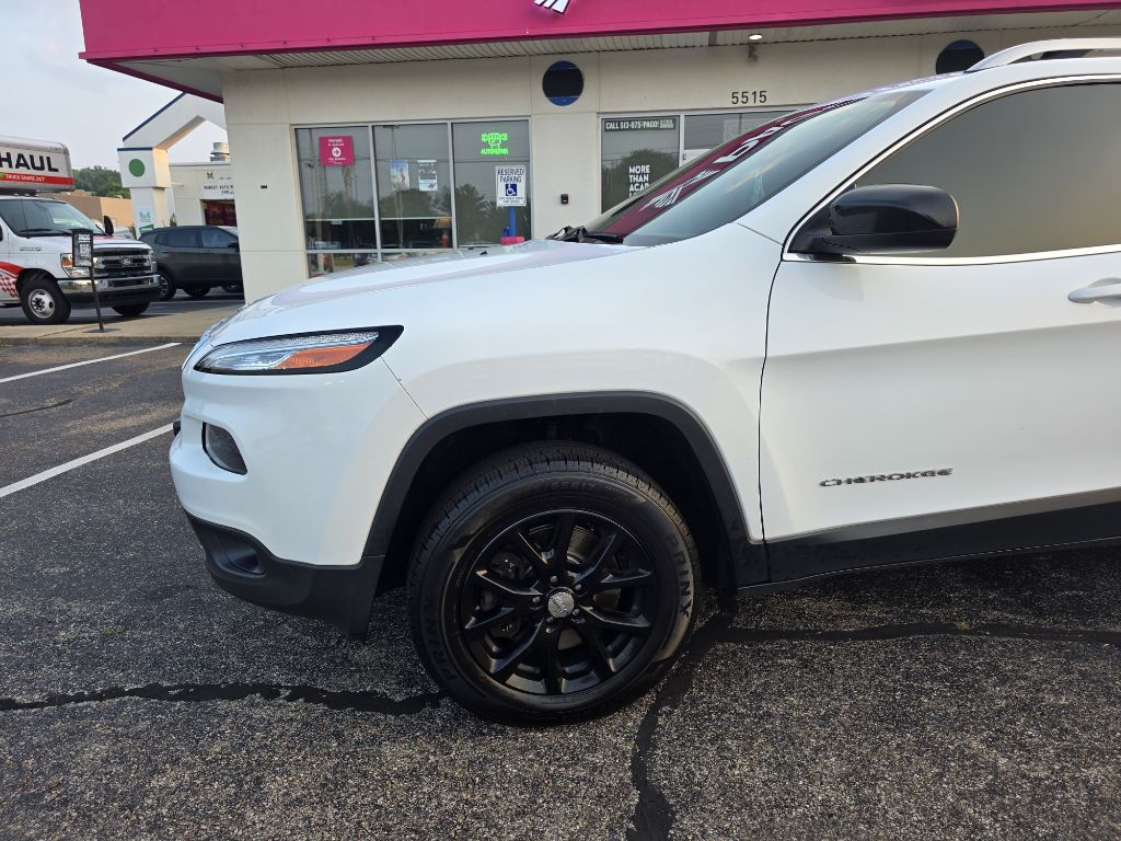 Photo 10 of this JEEP CHEROKEE