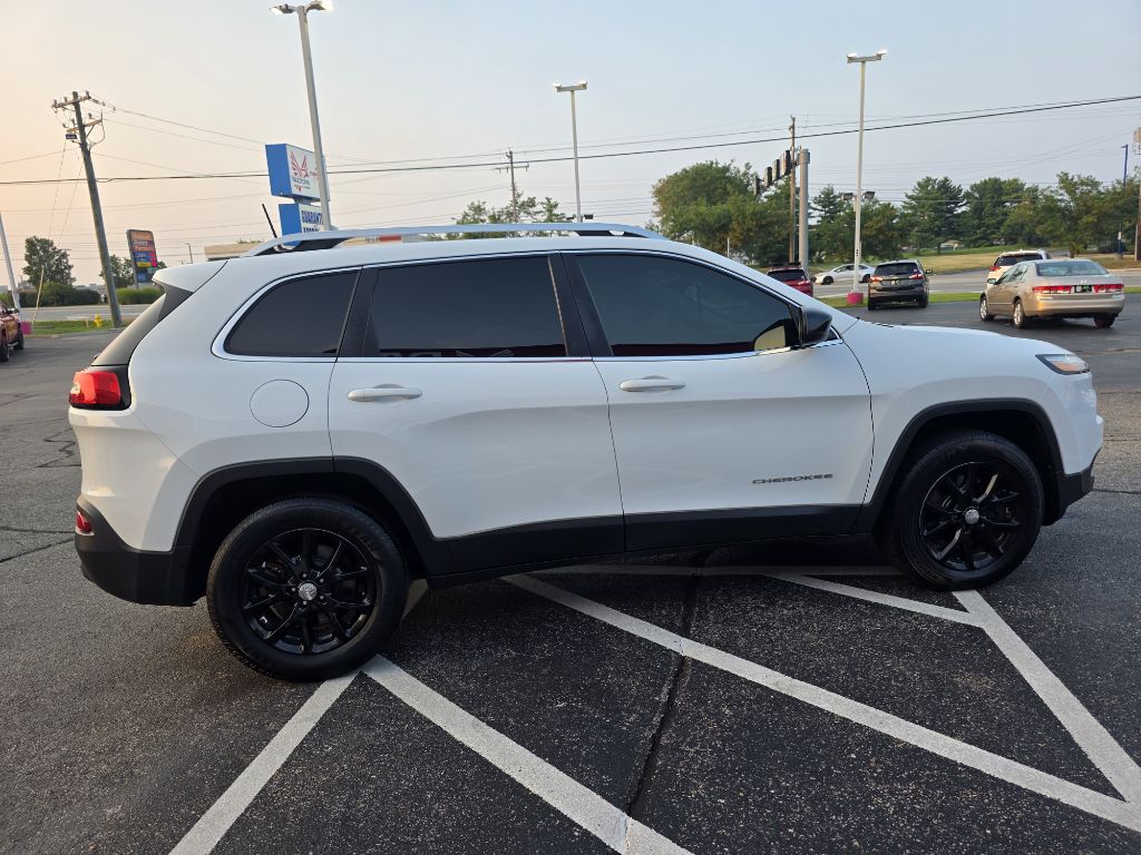 Photo 19 of this JEEP CHEROKEE