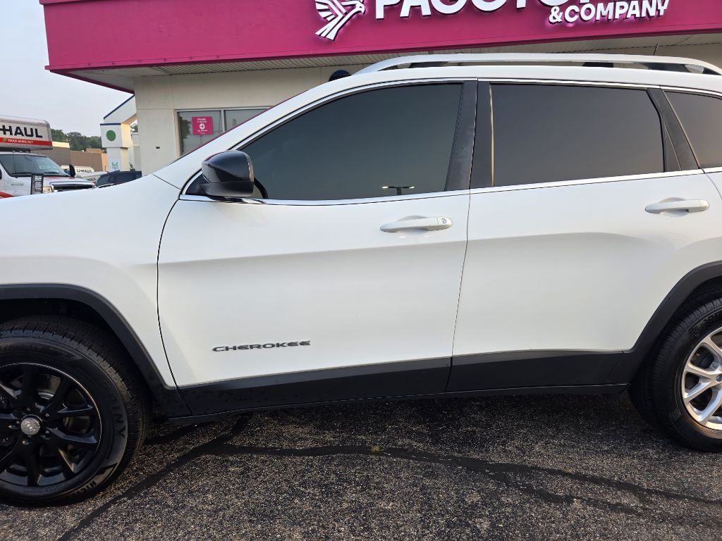 Photo 11 of this JEEP CHEROKEE