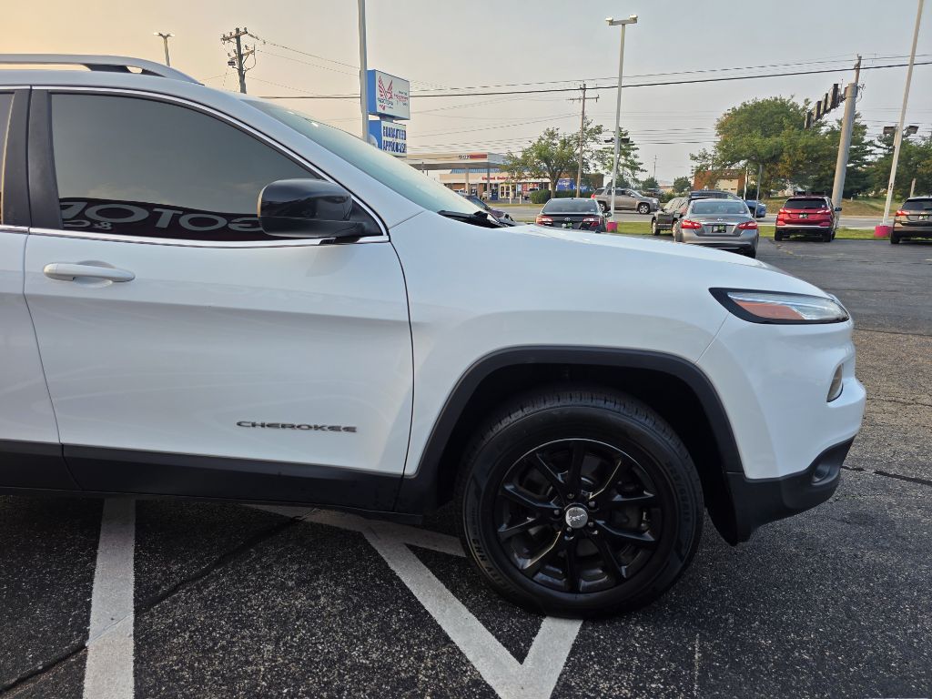 Photo 18 of this JEEP CHEROKEE