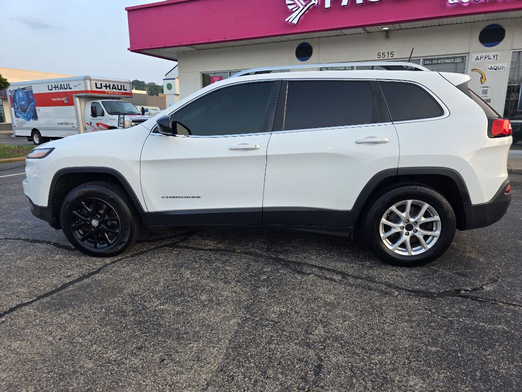 Photo 8 of this JEEP CHEROKEE