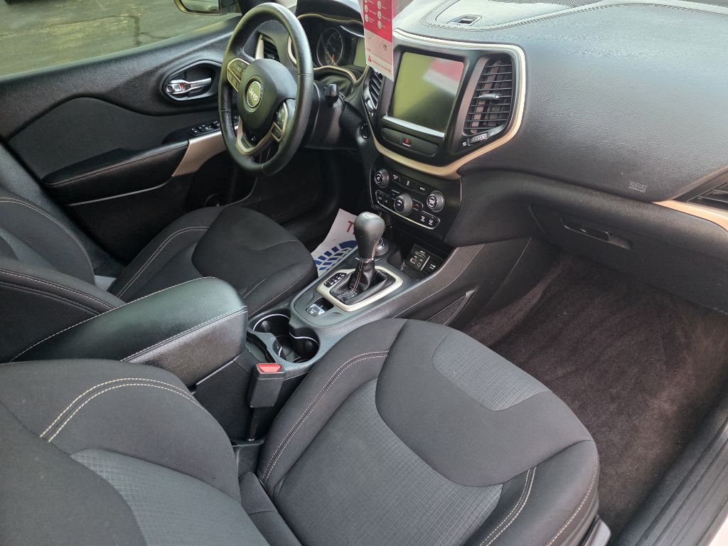 Photo 39 of this JEEP CHEROKEE