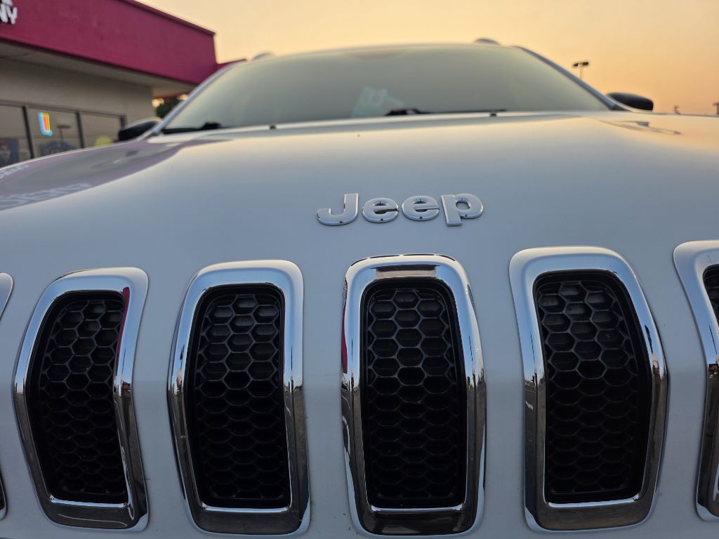 Photo 6 of this JEEP CHEROKEE