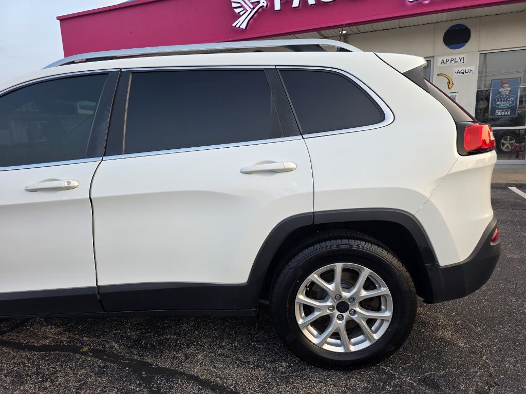 Photo 14 of this JEEP CHEROKEE