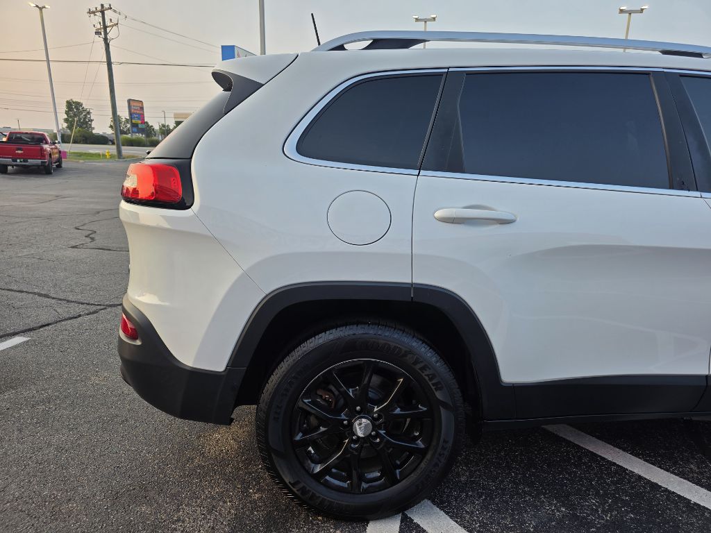 Photo 17 of this JEEP CHEROKEE