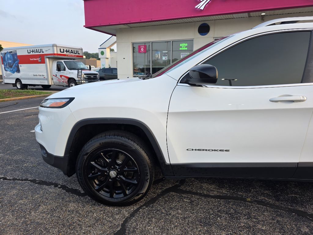 Photo 12 of this JEEP CHEROKEE